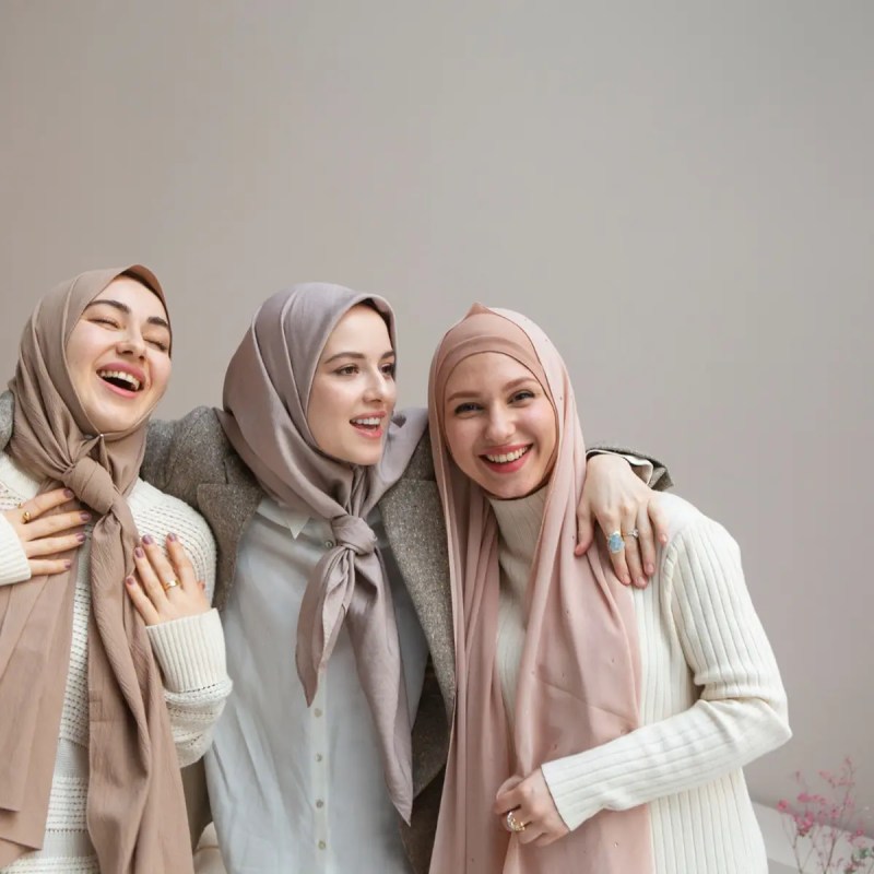 Outfit Jalan Sama Teman Hijab